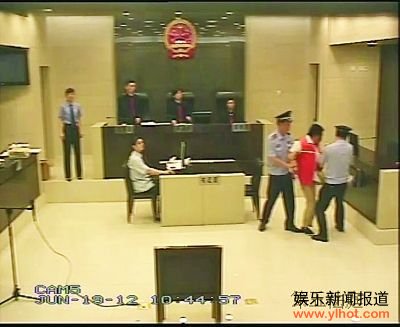 �Ͼ���Ա��̰����ʱ��ͥʧ�� ����ײ���Բ�(ͼ)